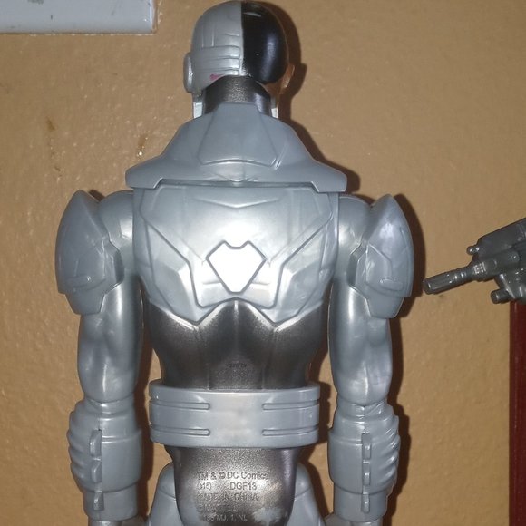 DC Comics 12 in Cyborg Action Figure - Picture 6 of 6